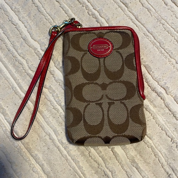 Coach Accessories - EUC Coach Wristlet Wallet / Card holder